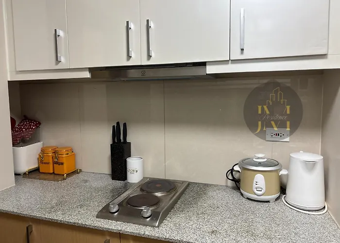 Luxurious & Elegant Unit In Parksuites Bgc